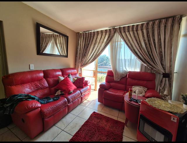 2 BEDROOM FLAT FOR SALE IN VANDERBIJLPARK CW 3